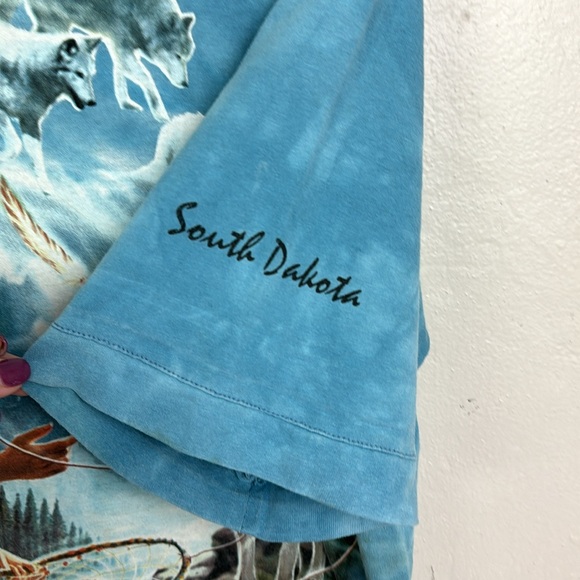 Vtg The Mountain Blue Tie Dye T Shirt Indigenous Woman Wolfs S Dakota MEDIUM USA - Picture 5 of 12